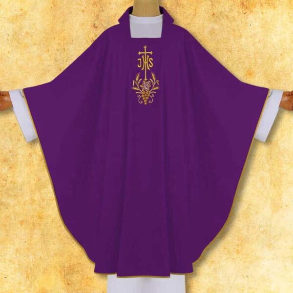 Chasuble embroidered "IHS"