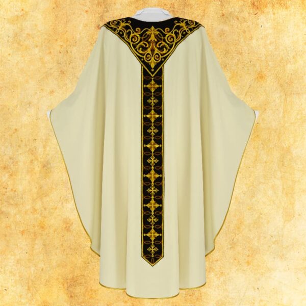 Chasuble embroidered ecru