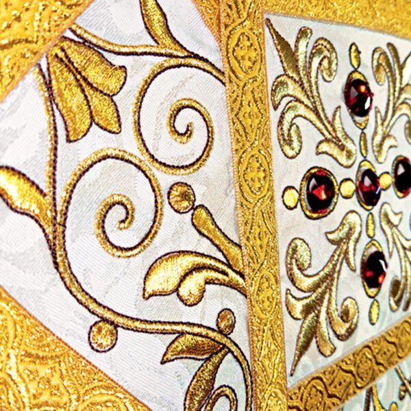 Chasuble embroidered "Massimo-Bianco"